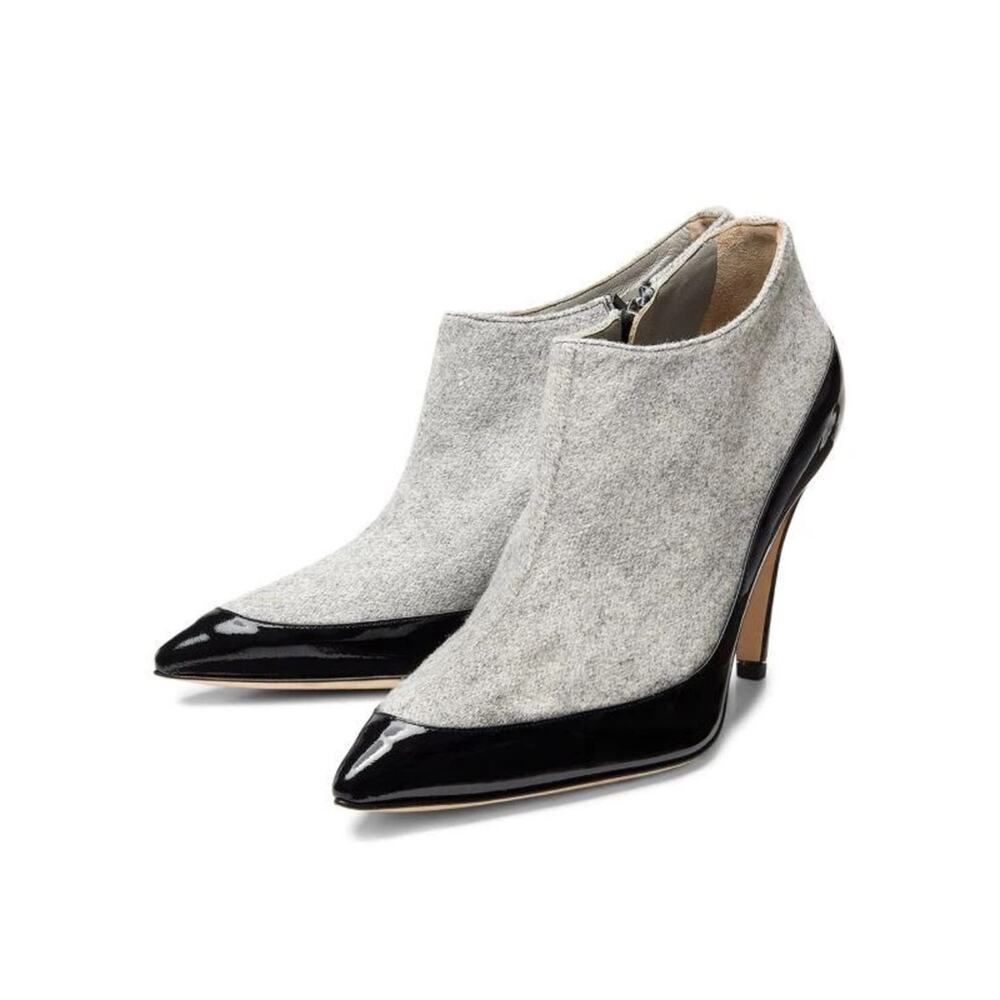 NEW Manolo Blahnik Archepla Gray Wool and Black Patent Ankle Booties Size 37.5 - Picture 2 of 13